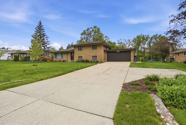 212 E Monterey Avenue, Schaumburg, IL 60193