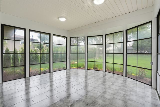 212 E Monterey Avenue, Schaumburg, IL 60193