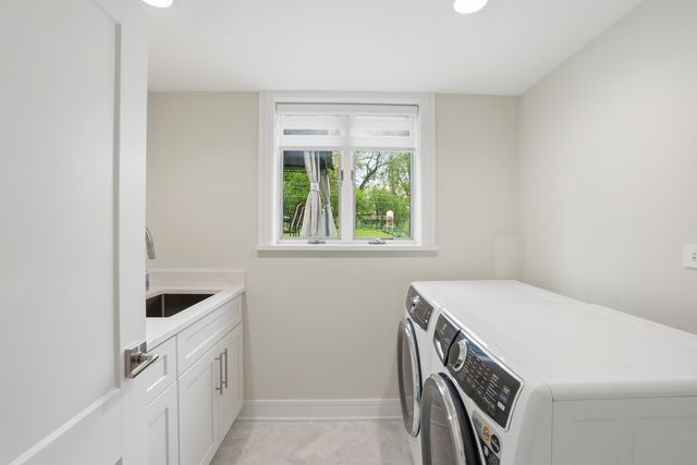 212 E Monterey Avenue, Schaumburg, IL 60193