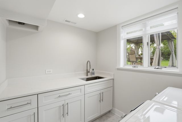 212 E Monterey Avenue, Schaumburg, IL 60193