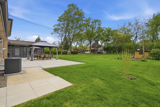 212 E Monterey Avenue, Schaumburg, IL 60193