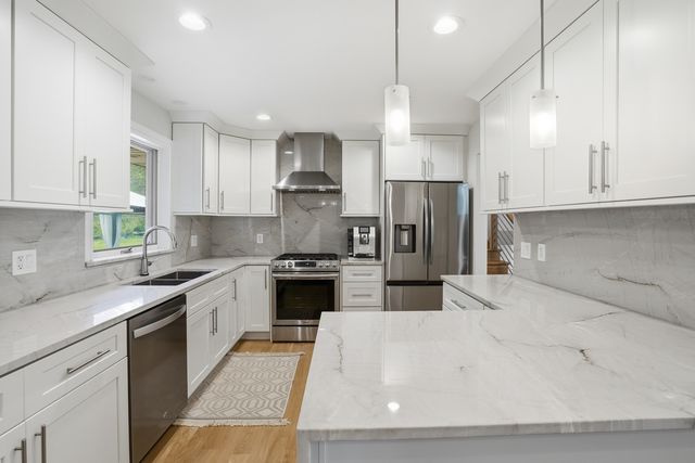 212 E Monterey Avenue, Schaumburg, IL 60193