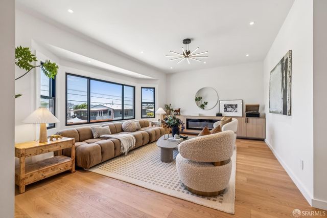 323 Chicago Way, San Francisco, CA 94112