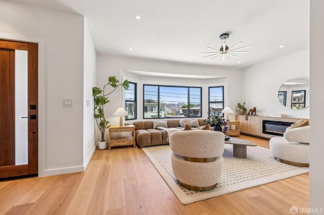 323 Chicago Way, San Francisco, CA 94112