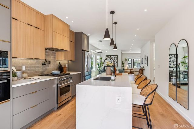 323 Chicago Way, San Francisco, CA 94112