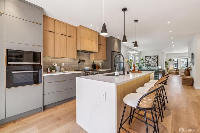 323 Chicago Way, San Francisco, CA 94112