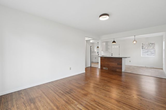 1444 Ames Avenue E, Saint Paul, MN 55106