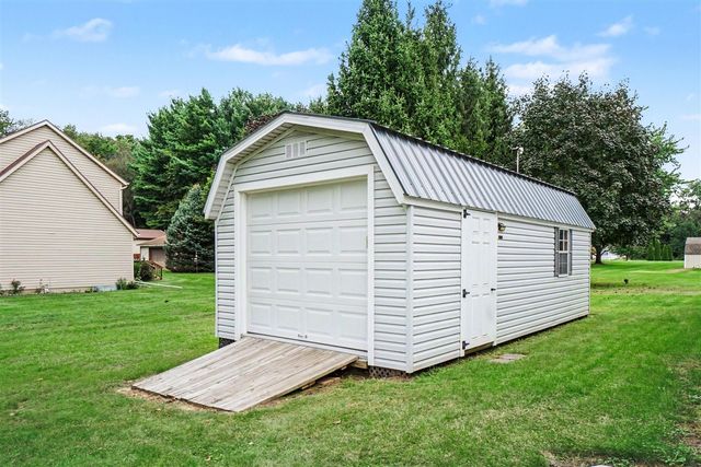 17172 Cherokee Trail, Three Rivers, MI 49093