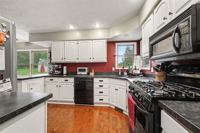 17172 Cherokee Trail, Three Rivers, MI 49093