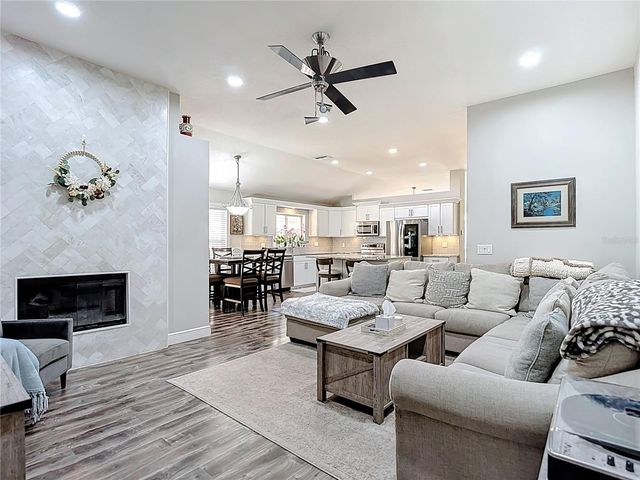 5637 PADDOCK TRAIL DRIVE, Tampa, FL 33624