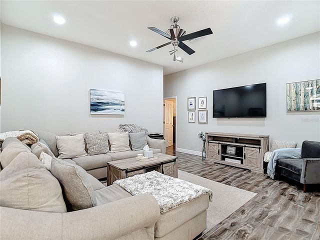 5637 PADDOCK TRAIL DRIVE, Tampa, FL 33624