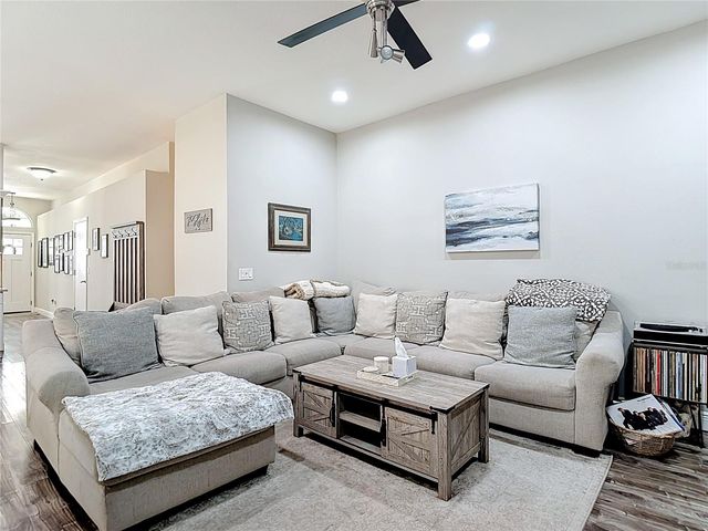 5637 PADDOCK TRAIL DRIVE, Tampa, FL 33624