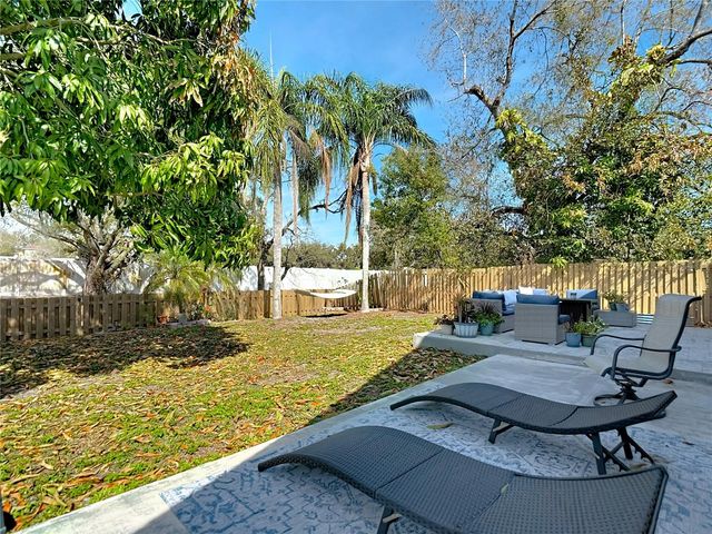 5637 PADDOCK TRAIL DRIVE, Tampa, FL 33624