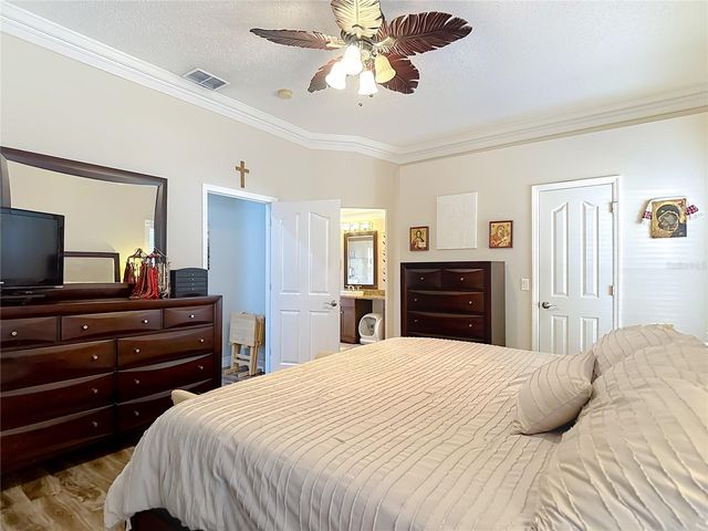 5637 PADDOCK TRAIL DRIVE, Tampa, FL 33624