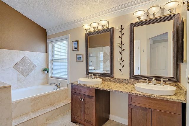 5637 PADDOCK TRAIL DRIVE, Tampa, FL 33624