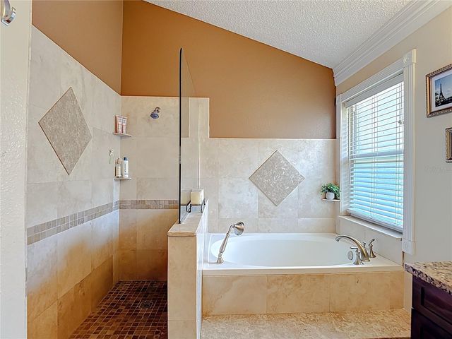 5637 PADDOCK TRAIL DRIVE, Tampa, FL 33624