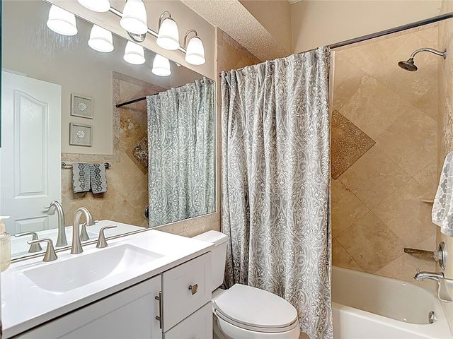 5637 PADDOCK TRAIL DRIVE, Tampa, FL 33624