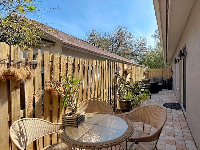 5637 PADDOCK TRAIL DRIVE, Tampa, FL 33624