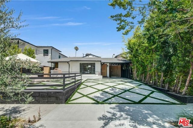 4038 Denny Avenue, Los Angeles, CA 91604