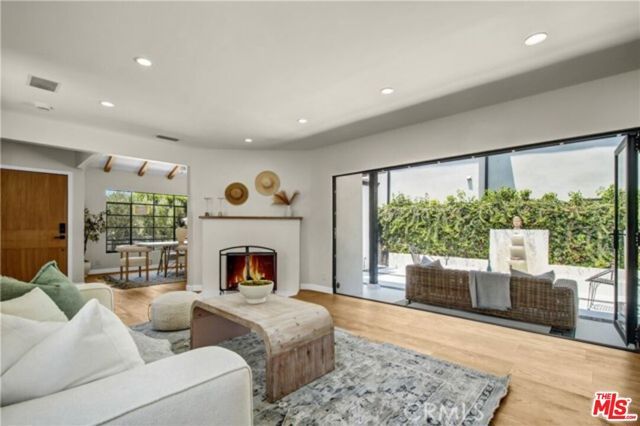 4038 Denny Avenue, Los Angeles, CA 91604