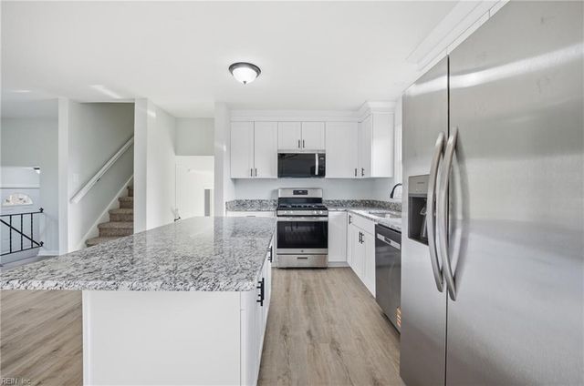 313 Pasture LN, Hampton, VA 23669