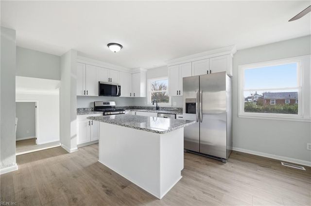 313 Pasture LN, Hampton, VA 23669