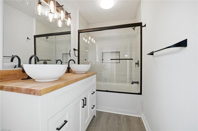 313 Pasture LN, Hampton, VA 23669