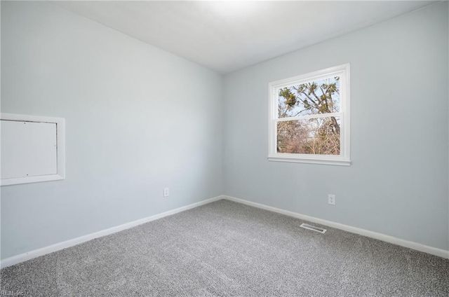 313 Pasture LN, Hampton, VA 23669