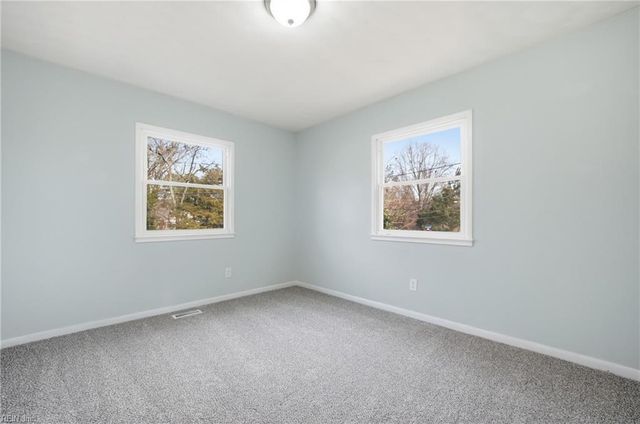 313 Pasture LN, Hampton, VA 23669