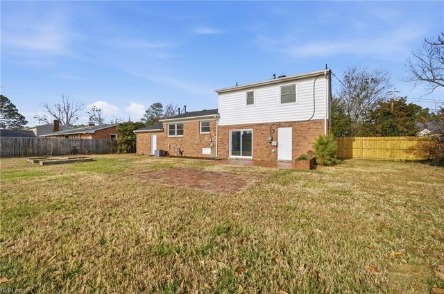 313 Pasture LN, Hampton, VA 23669