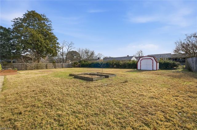 313 Pasture LN, Hampton, VA 23669