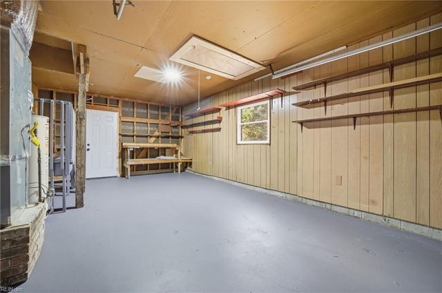 313 Pasture LN, Hampton, VA 23669