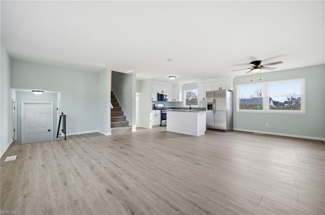 313 Pasture LN, Hampton, VA 23669