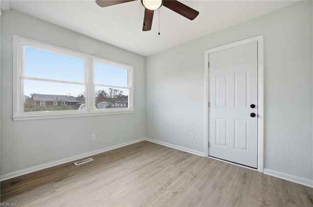 313 Pasture LN, Hampton, VA 23669