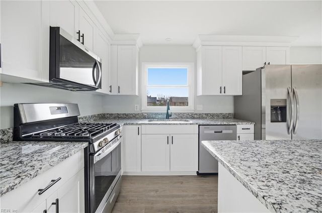 313 Pasture LN, Hampton, VA 23669