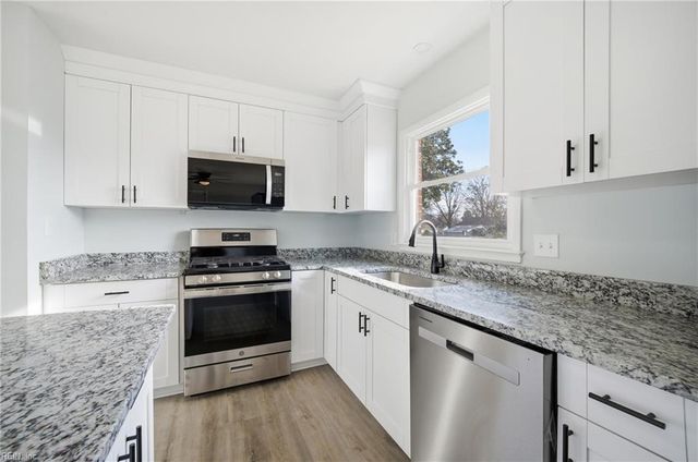 313 Pasture LN, Hampton, VA 23669