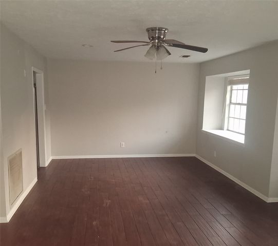 2 Woodcliff Drive, Texarkana, TX 75503