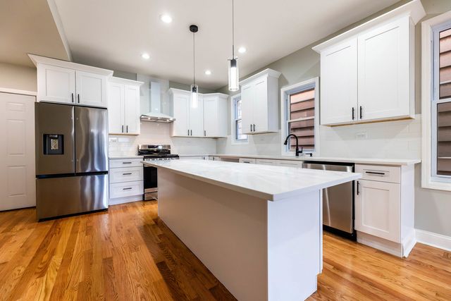 4924 W Congress Parkway, Chicago, IL 60644