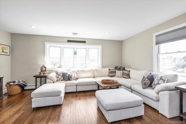 35 Lee Avenue, Babylon, NY 11702