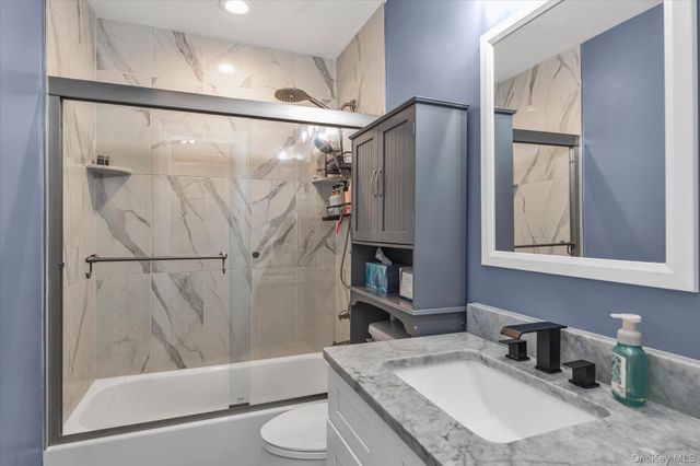 35 Lee Avenue, Babylon, NY 11702