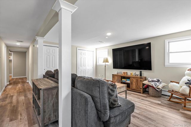 35 Lee Avenue, Babylon, NY 11702