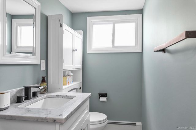 35 Lee Avenue, Babylon, NY 11702