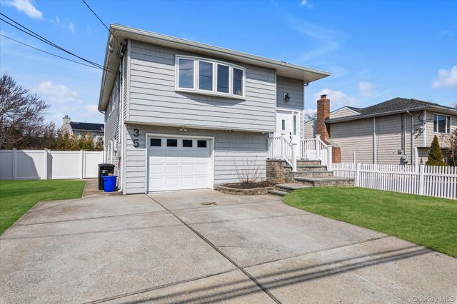 35 Lee Avenue, Babylon, NY 11702