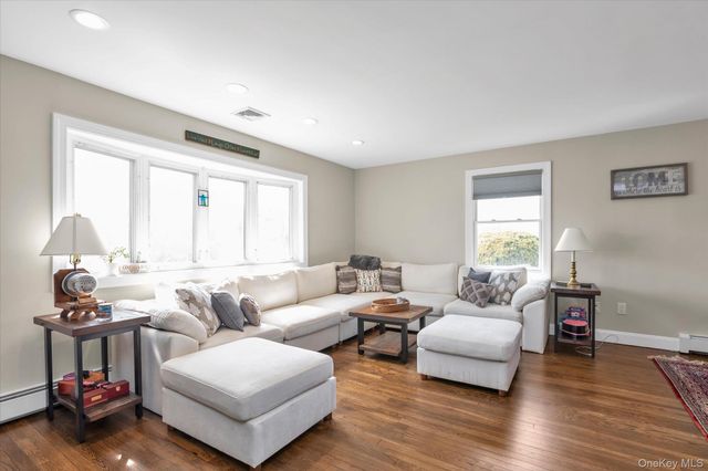 35 Lee Avenue, Babylon, NY 11702