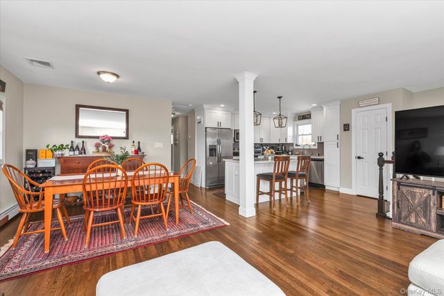 35 Lee Avenue, Babylon, NY 11702