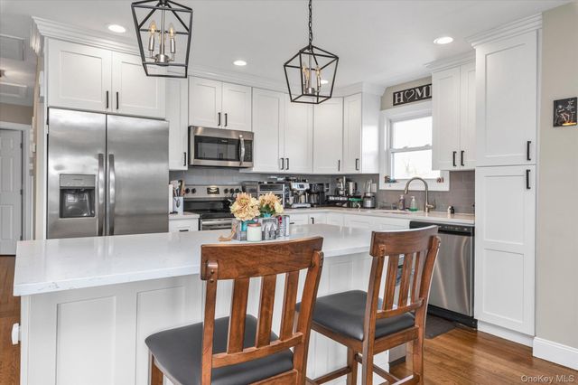 35 Lee Avenue, Babylon, NY 11702