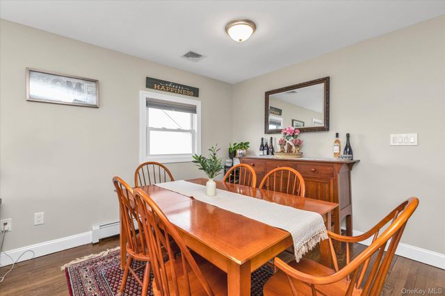 35 Lee Avenue, Babylon, NY 11702