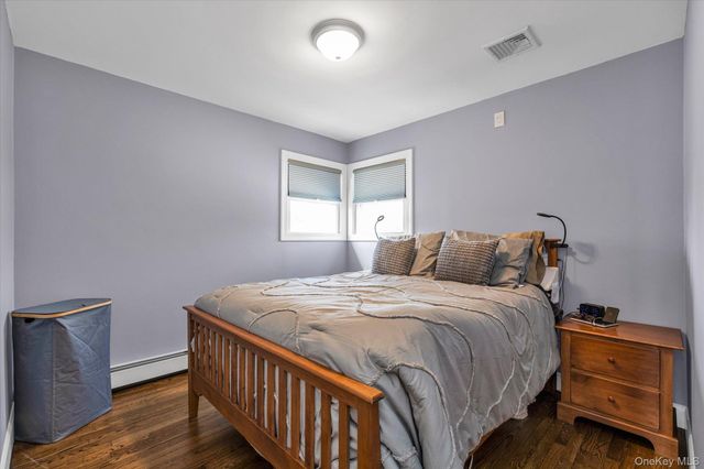 35 Lee Avenue, Babylon, NY 11702