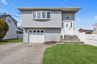 35 Lee Avenue, Babylon, NY 11702