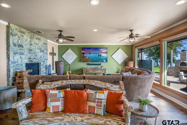 21437 Waterfront Drive, Chandler, TX 75758